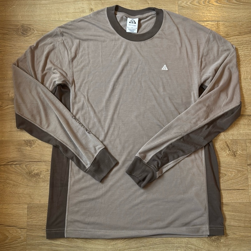 Men’s Nike ACG tan drifitlong sleeve size medium